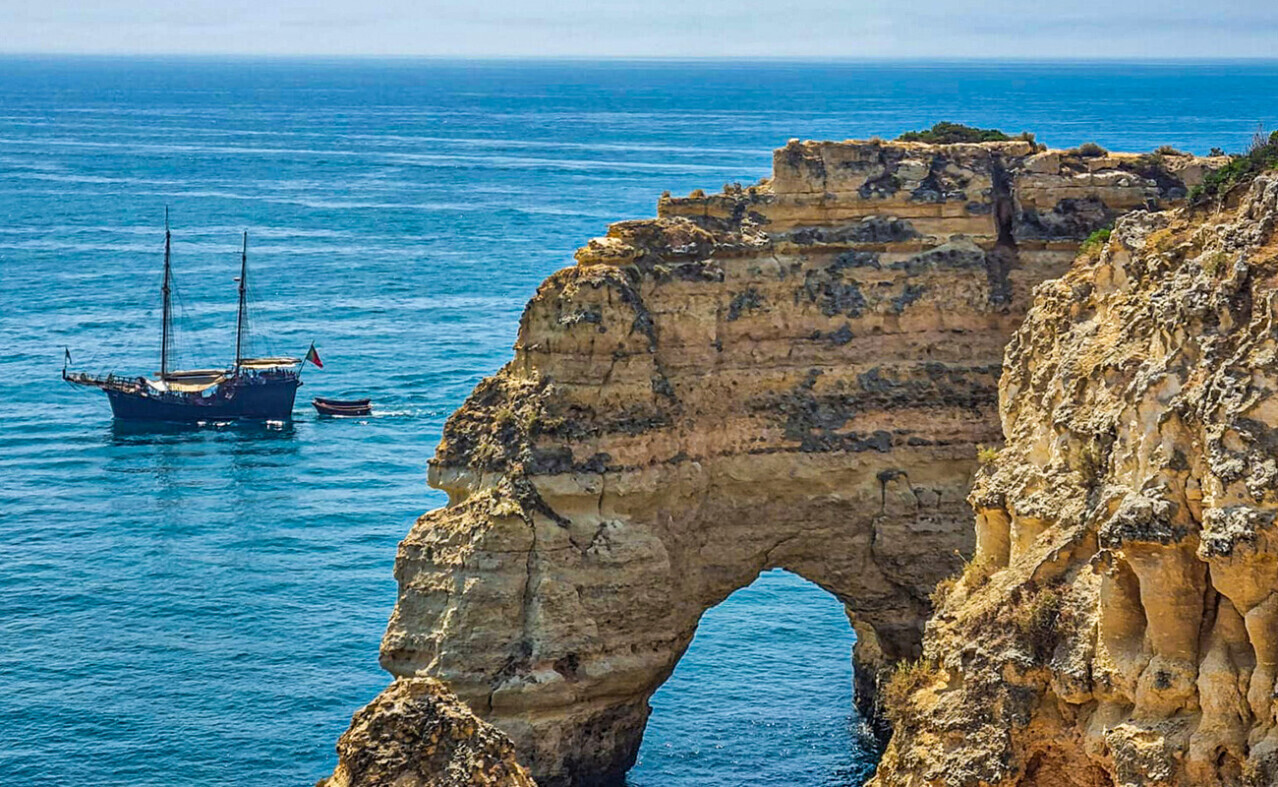 Exploring the Majesty of the Cliffs: The Fascinating Seven Hanging Valleys Trail